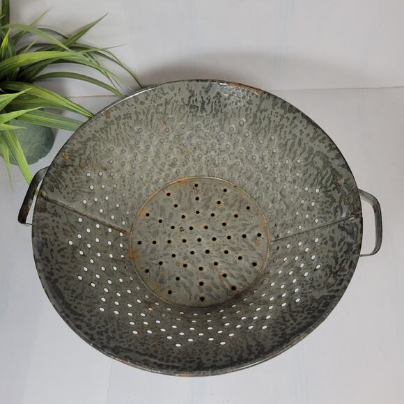 Vintage Gray Graniteware Colander Strainer Round & Handles Antique Kitchenware - Picture 3 of 6
